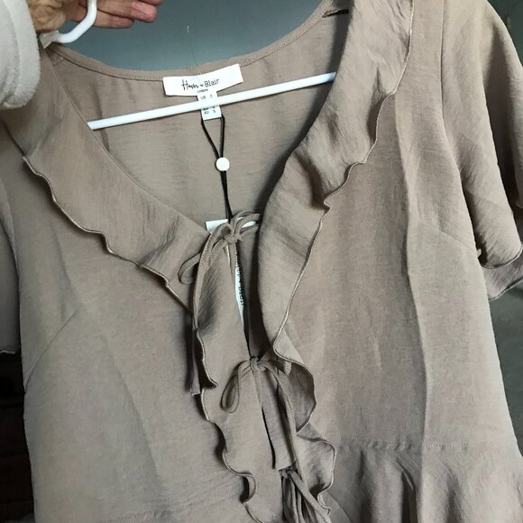 Beige top - Picture 1 of 1